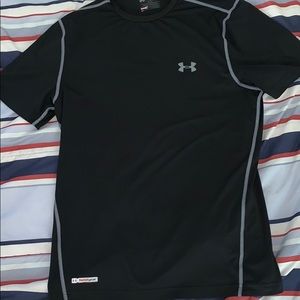Under armor heat gear black t shirt